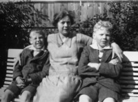 Arnfinn, Ruth og Einar.jpg